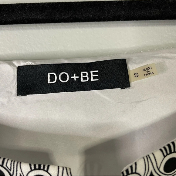 DO+BE Boho Cold Shoulder Open Shoulder Patterned Blouse Size Small Black & White - Picture 3 of 7